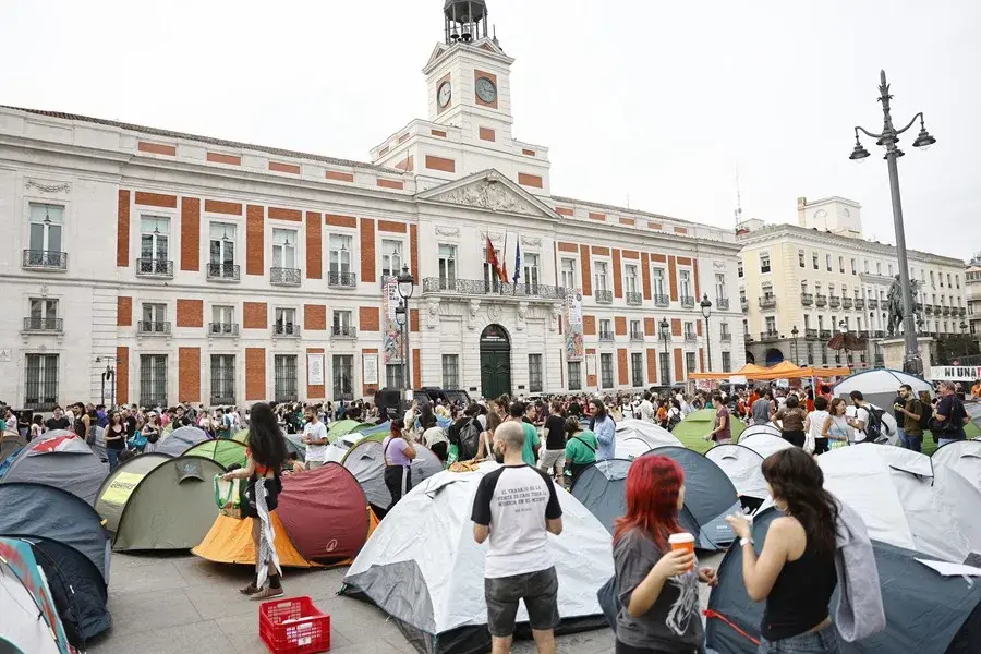 Protestas por la vivienda presionan al Gobierno español; Sánchez promete un decreto y los inquilinos exigen contratos indefinidos