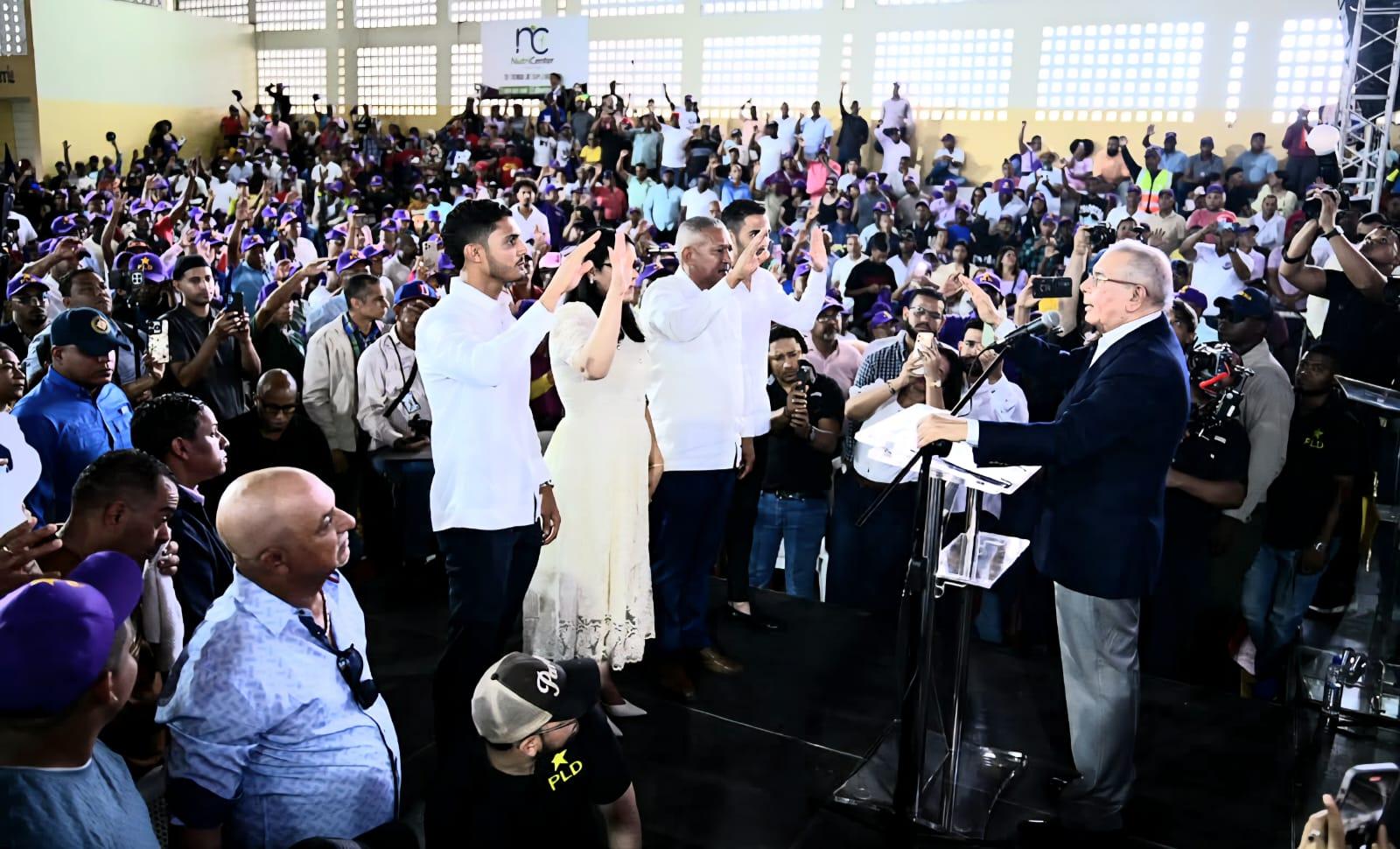 Danilo Medina afirma que el 80 % de los dominicanos considera que el país va por el camino equivocado y cuestiona gestión del PRM