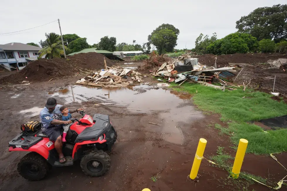 Polo amenaza a Baja California con vientos de 205 km/h; Nolo mantiene el riesgo de lluvias e inundaciones en Hawái
