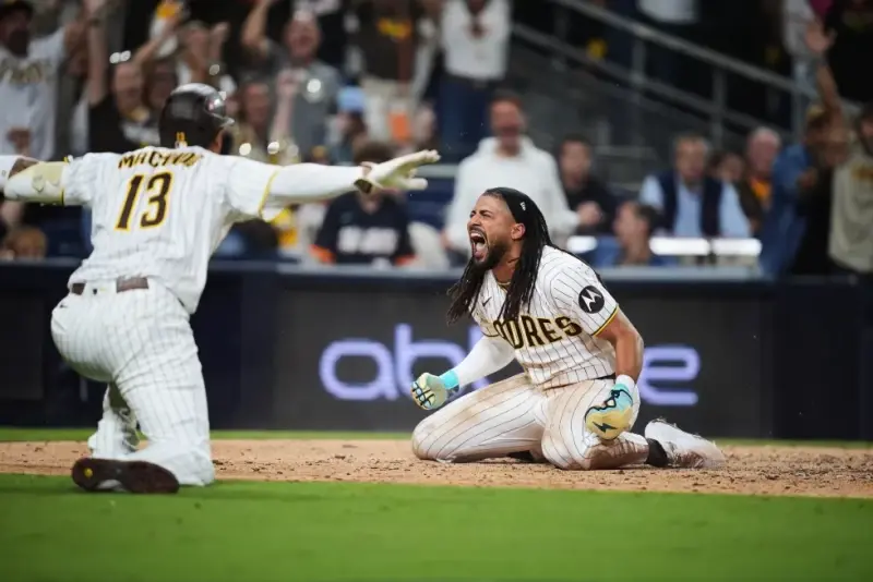 Tatis y Machado lideran la ofensiva y King domina en blanqueada de Padres sobre Cachorros