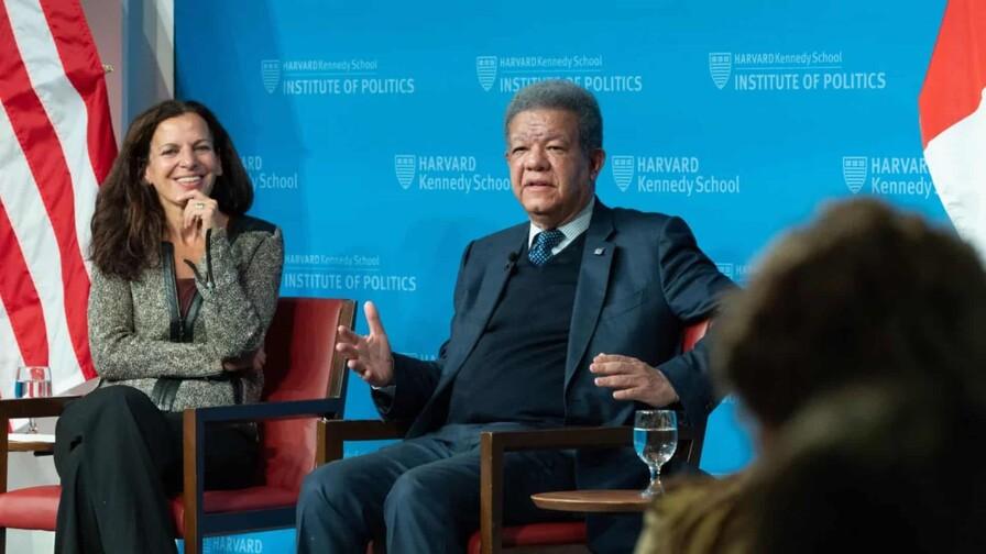 Leonel Fernández defiende en Harvard la cooperación global: “Ningún país tiene el poder para gobernar al resto del mundo”