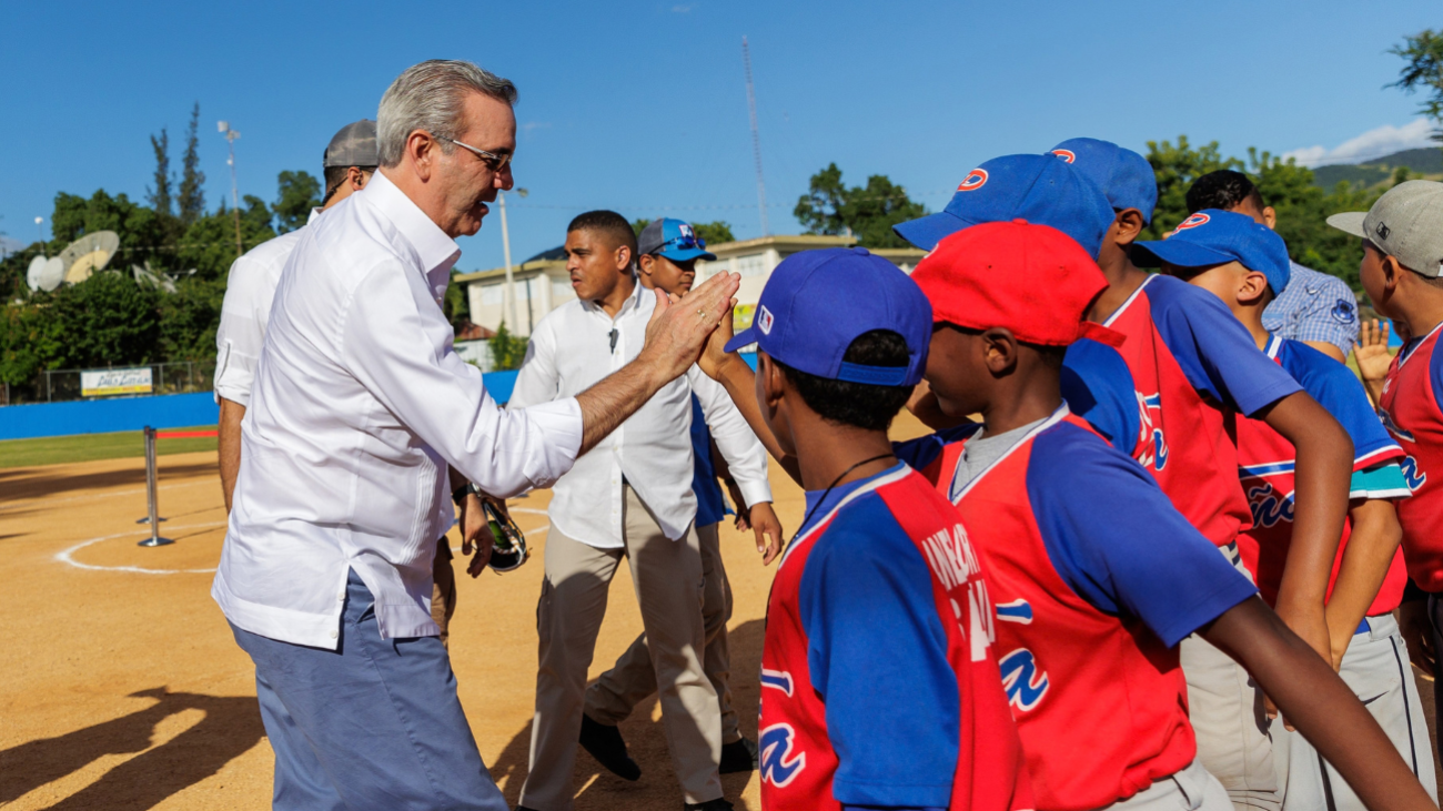 Abinader encabezará entrega de viviendas y títulos e inaugurará escuelas en el Gran Santo Domingo
