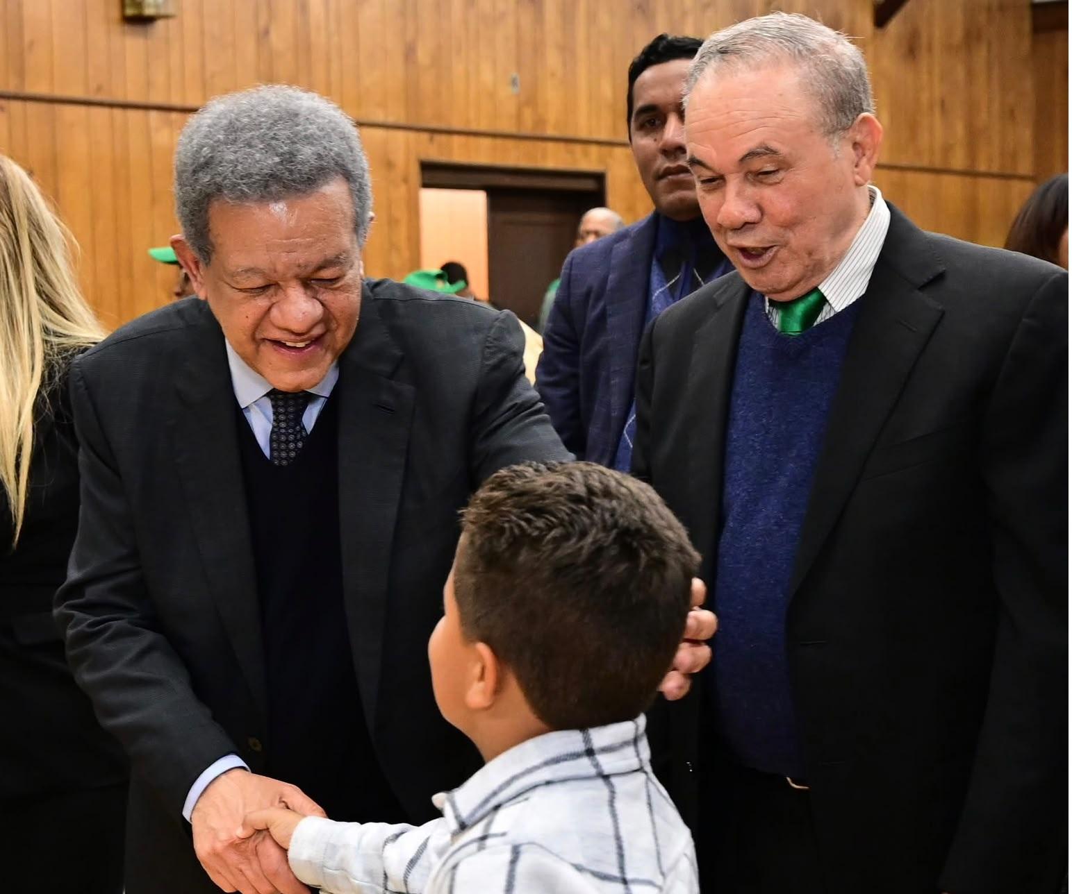 Leonel propone registro automático y gratuito de hijos de dominicanos nacidos en el exterior
