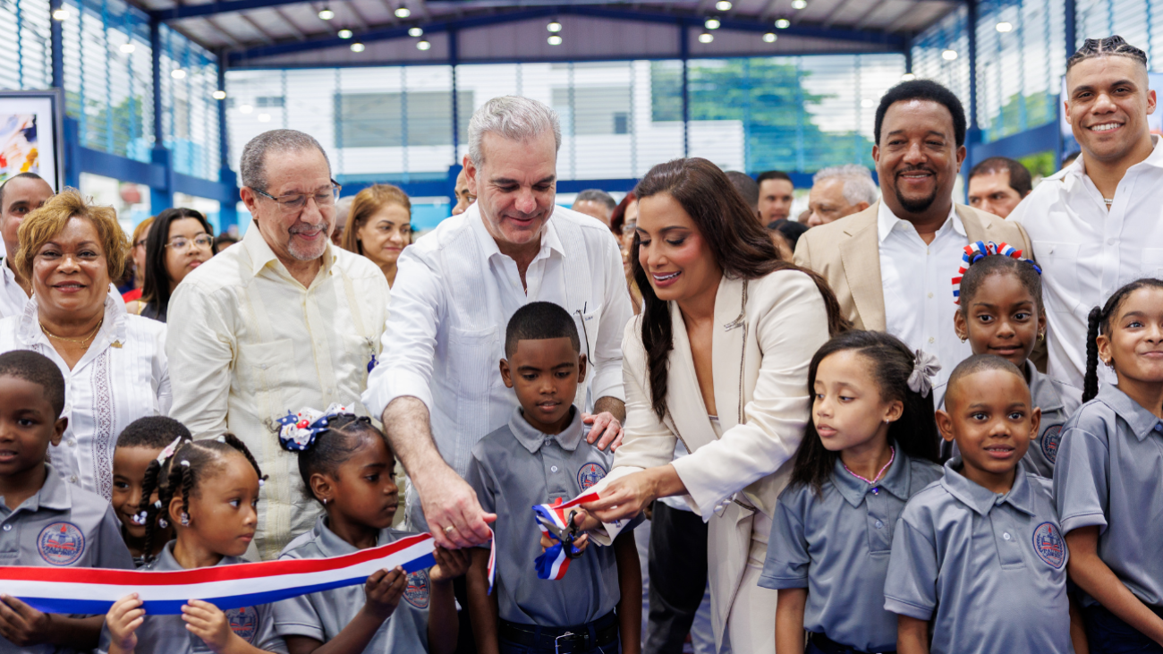 Pedro Martínez destaca respaldo de Abinader al inaugurar complejo educativo y deportivo en Manoguayabo