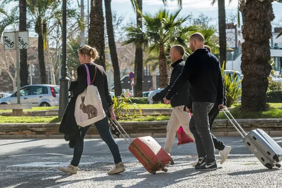 Airbnb incorpora la inteligencia artificial para planificar viajes y nuevos servicios como comida y lavandería