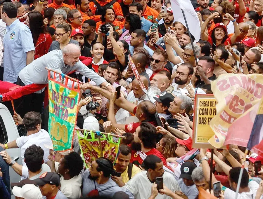 Brasil llega a las urnas con Lula al frente en primera vuelta y una eventual segunda ronda muy disputada