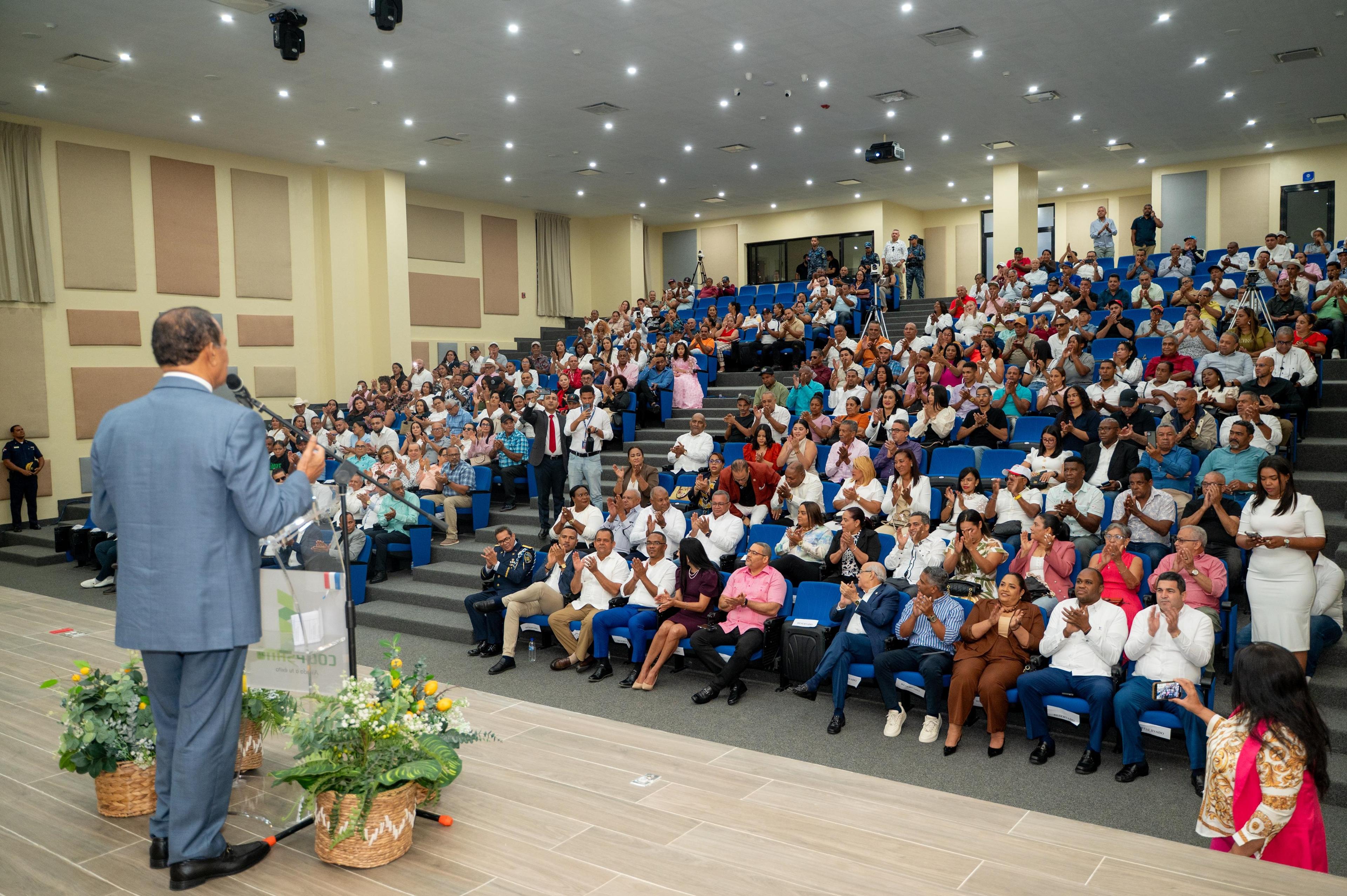 Senador Antonio Marte rinde cuentas y resalta transformación histórica de Santiago Rodríguez