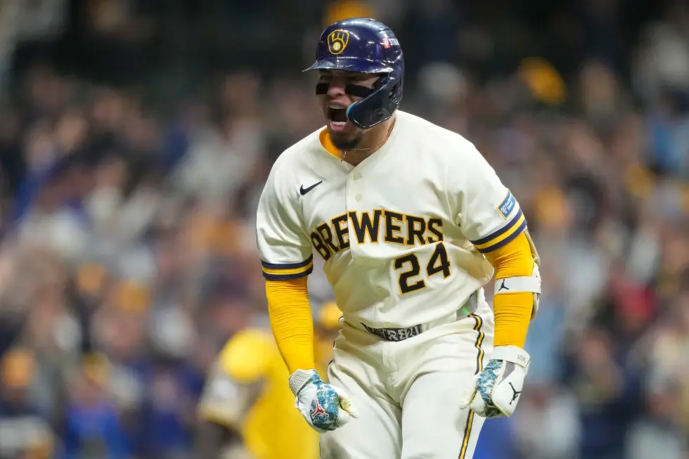 Contreras y Chourio impulsan triunfo de Milwaukee sobre San Diego en inicio de serie divisional
