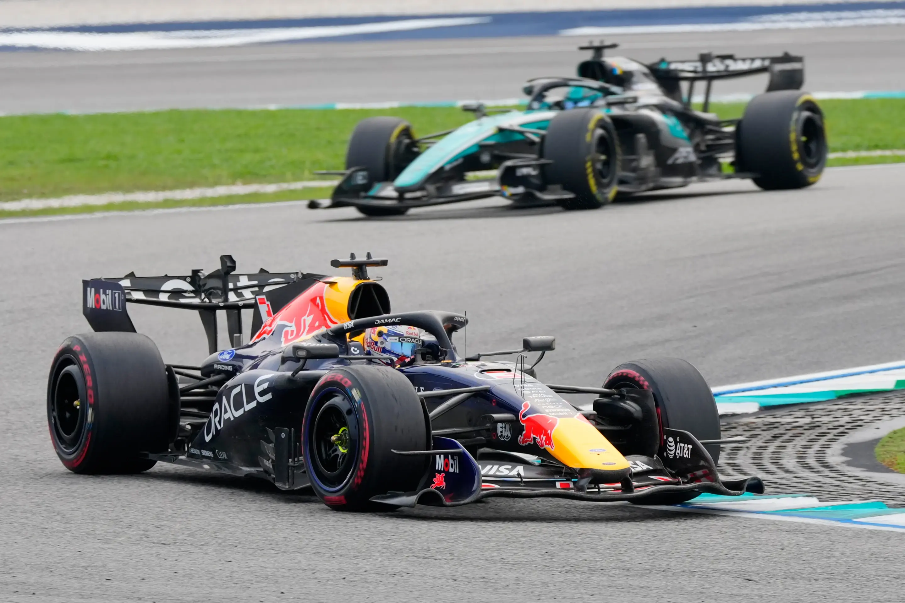 Verstappen gana en Malasia y Antonelli amplía su ventaja por el abandono de Russell