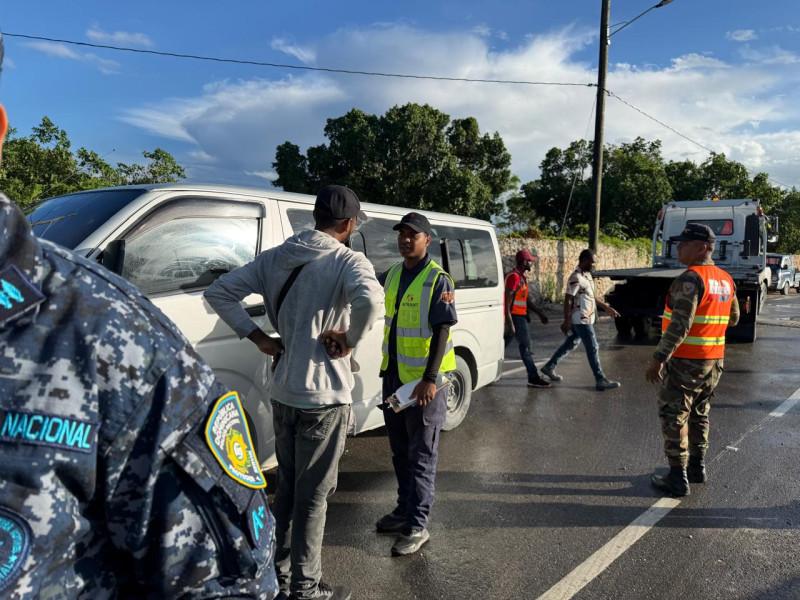 Intrant retiene autobuses y vehículos turísticos por irregularidades en Friusa y Punta Cana