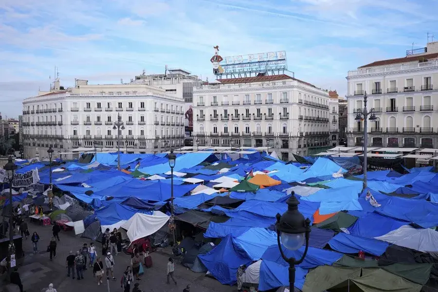 Justicia frena el desalojo urgente de la acampada de Sol y el Gobierno busca recuperar los decretos de vivienda
