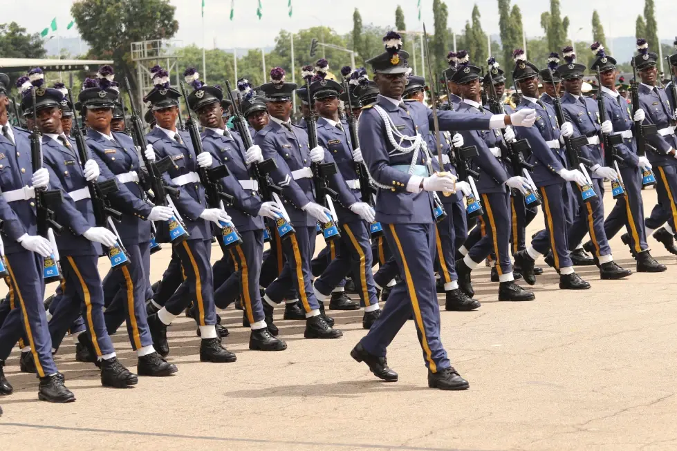 Nigeria confirma 25 muertos en accidente de avión militar y ordena investigar las causas