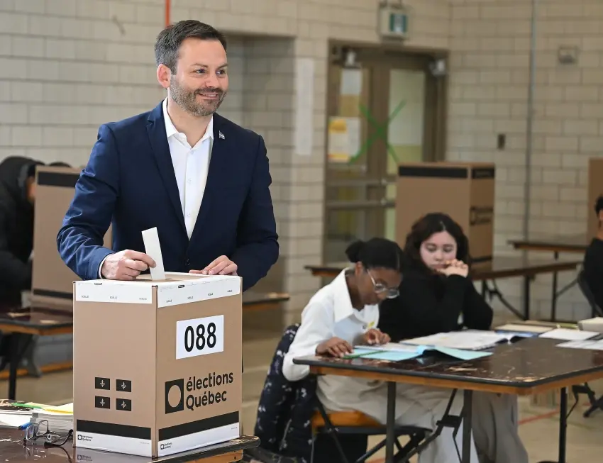 Separatistas ganan en Quebec sin mayoría y deberán negociar para impulsar un referéndum