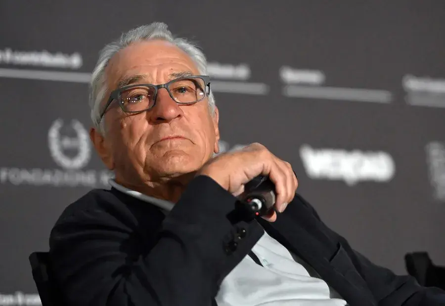 De Niro arremete contra Trump y le llama «cobarde» y «trozo de mierda» en un acto público