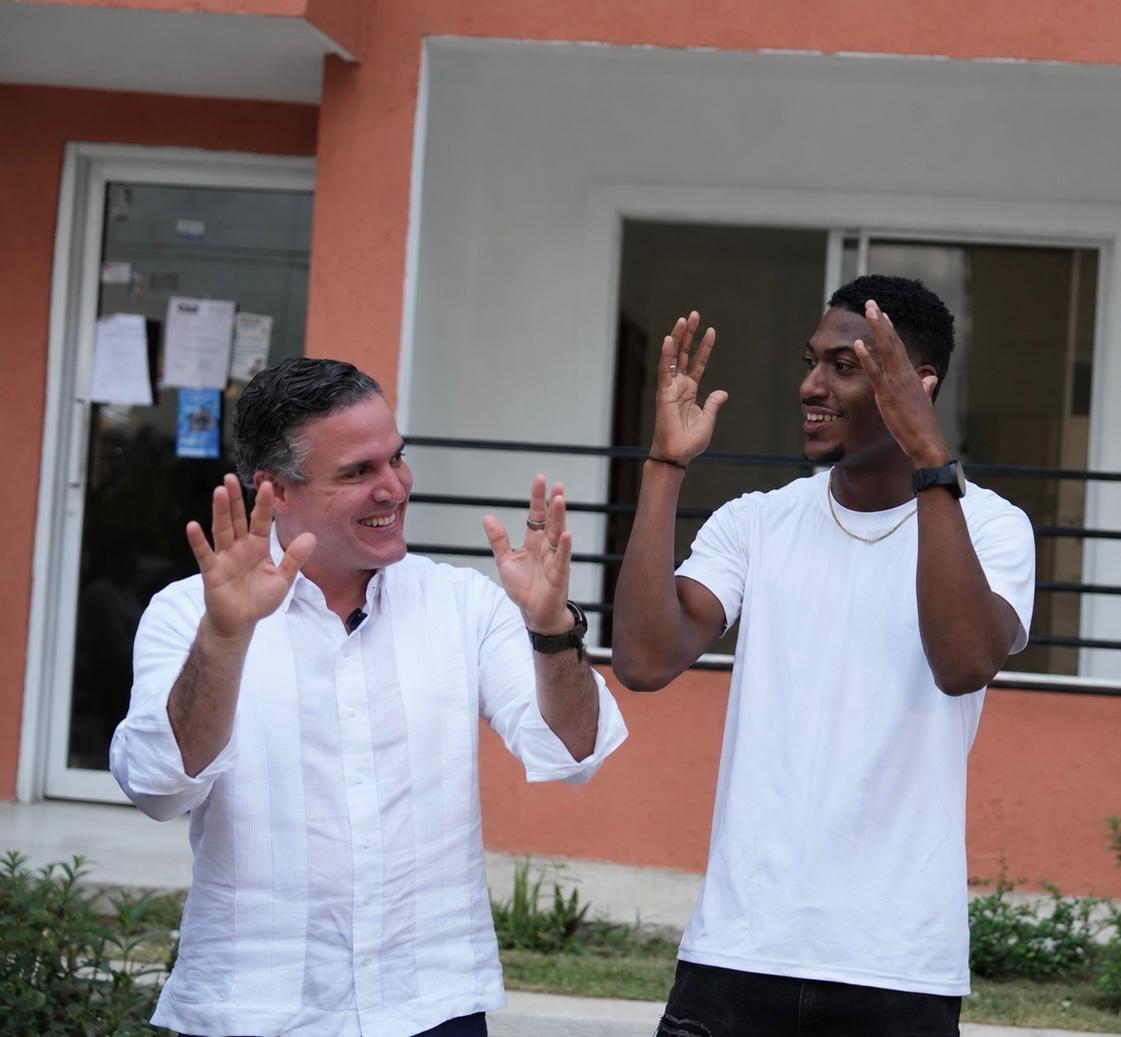 *MIVED entrega vivienda al atleta Christopher Melenciano*