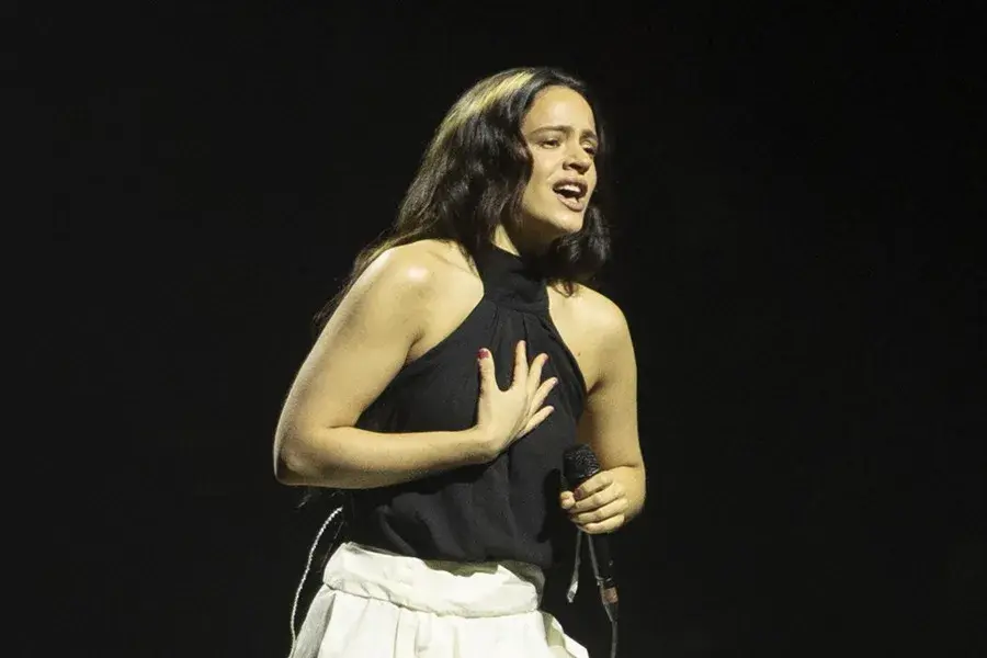 Bono pidió ayuda a Rosalía con las palabras en español de su último disco