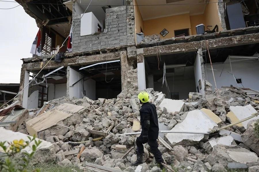 Terremoto de magnitud 7.7 deja 27 heridos y más de 400 edificaciones afectadas en Panamá