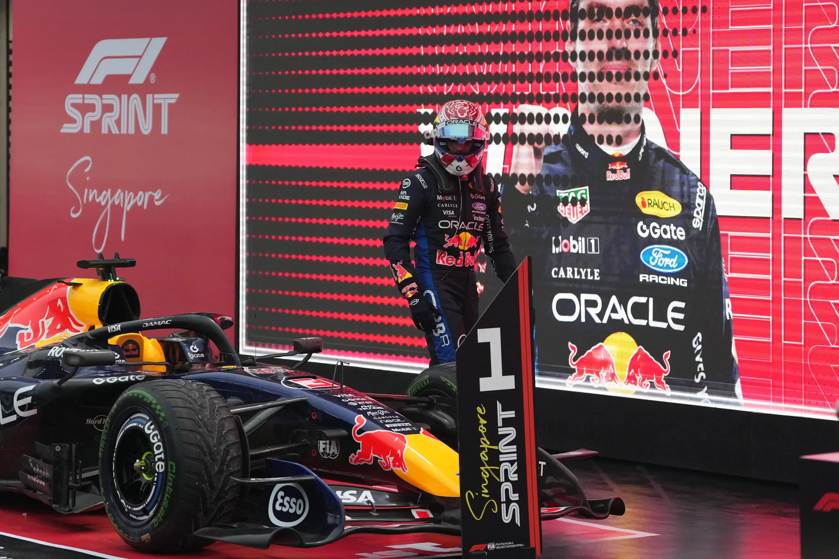 Verstappen logra el doblete con la pole y al ganar la carrera sprint en el GP de Singapur de la F1