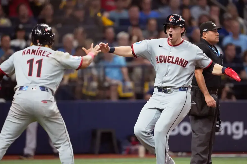 Guardianes se llevan el primero de la Serie de Campeonato al vencer a Rays