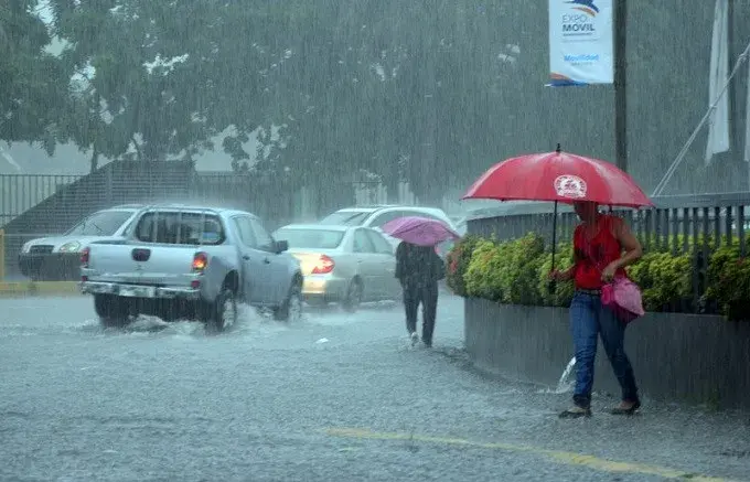 Vaguada provocará fuertes aguaceros y posibles granizadas; tres provincias están en alerta