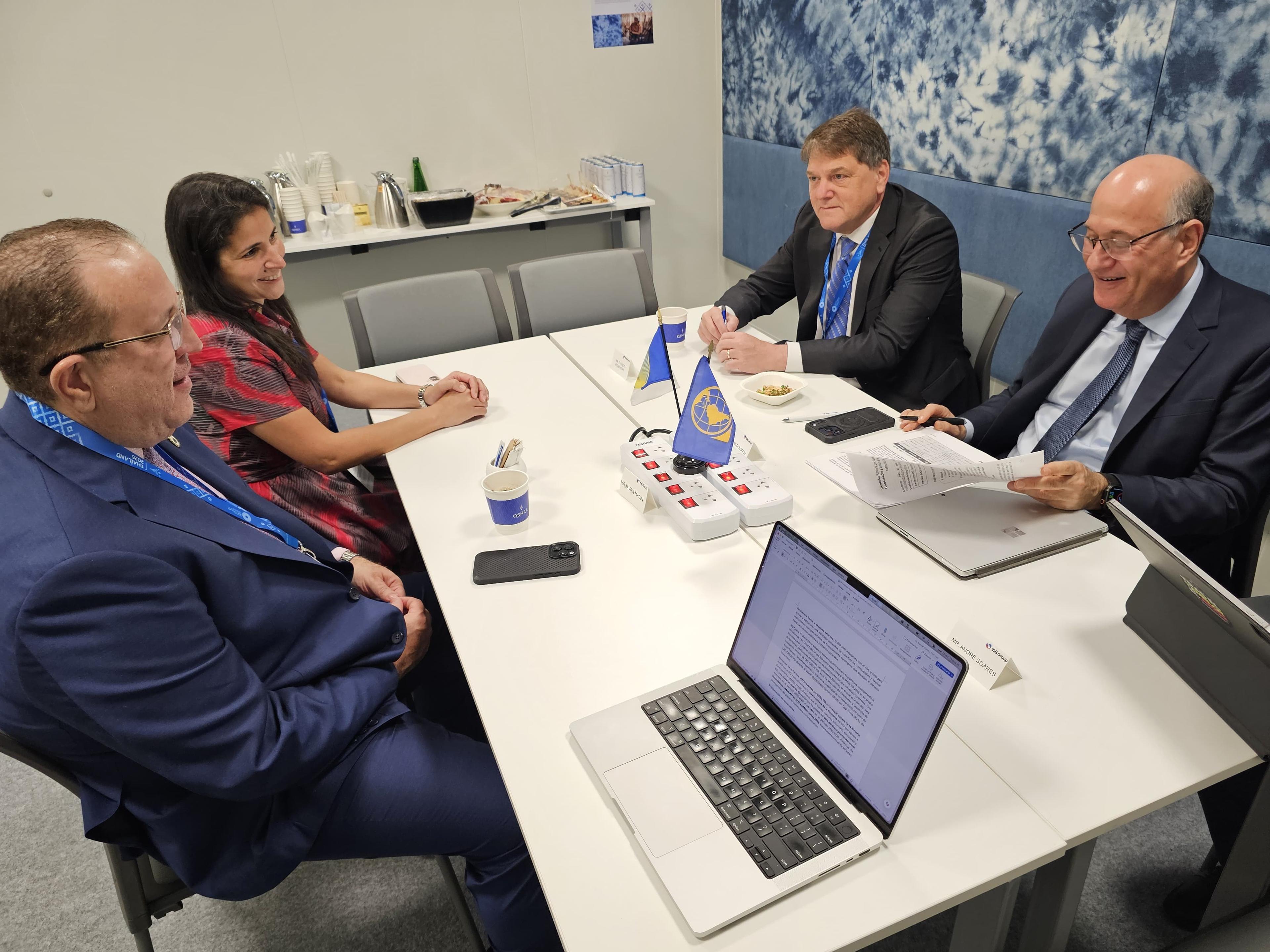 Ministro Magín Díaz y presidente del BID acordaron estrategias para mitigar impacto del alza de precios de combustibles y proteger el espacio fiscal de RD