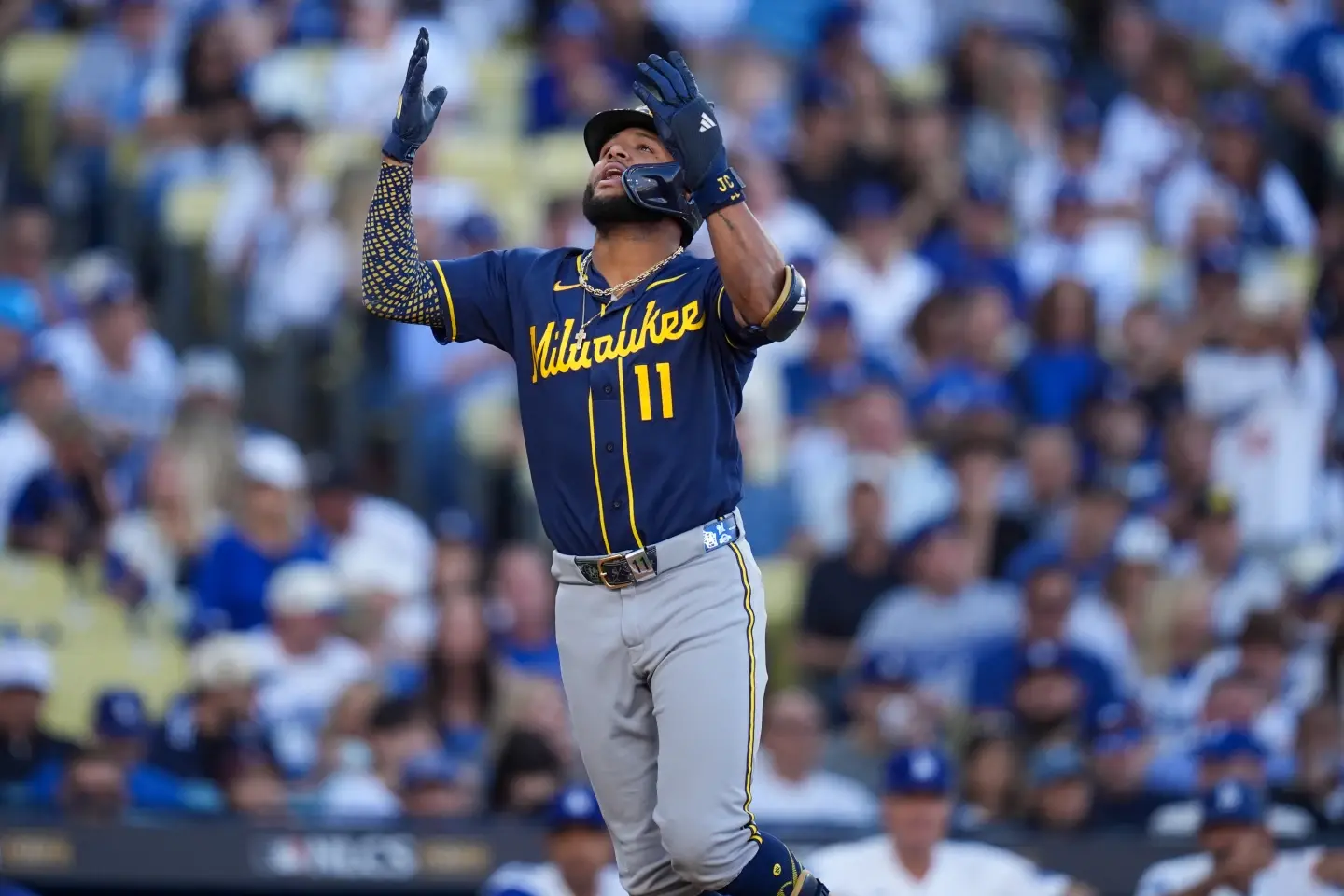 Cerveceros golpean de nuevo a Dodgers y están a 1 triunfo de avanzar por barrida a la Serie Mundial
