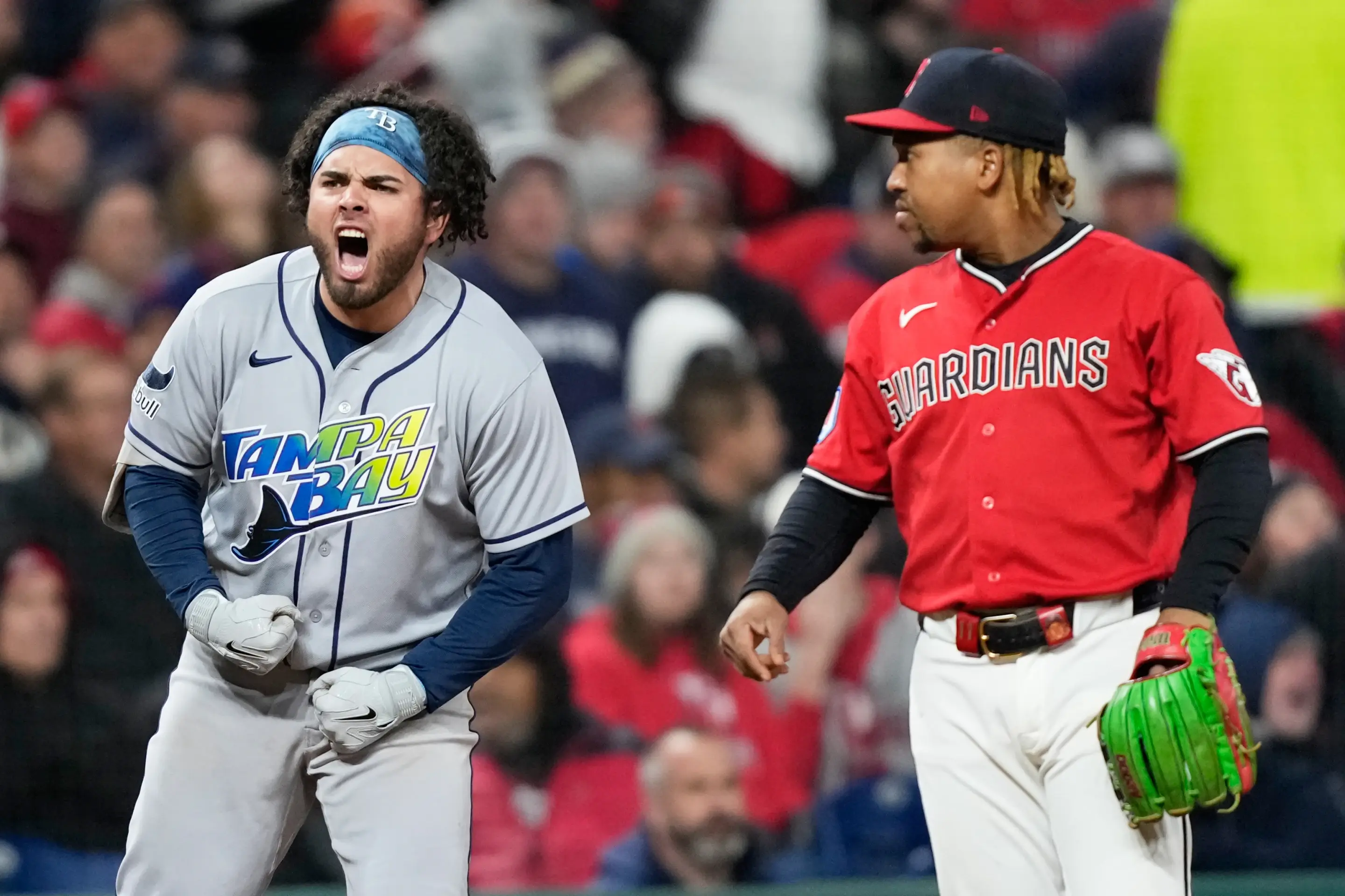 Rays aprovechan errores de Guardianes y ganan 7-3 para igualar 2-2 la Serie de Campeonato