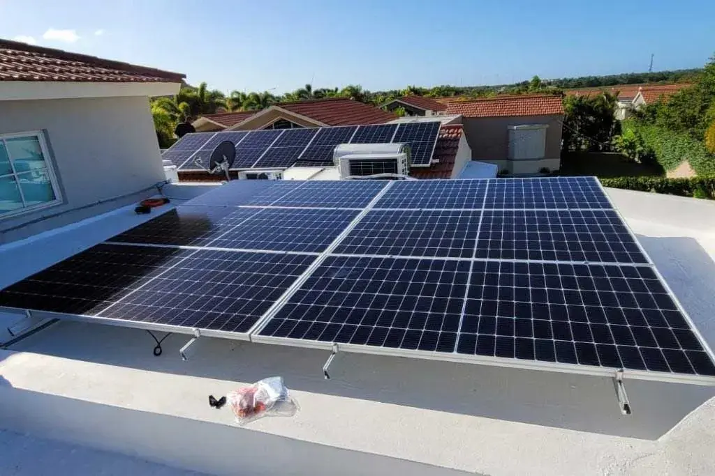 Edesur anuncia cargo por uso de red a clientes con paneles solares; SIE dispone respetar contratos vigentes