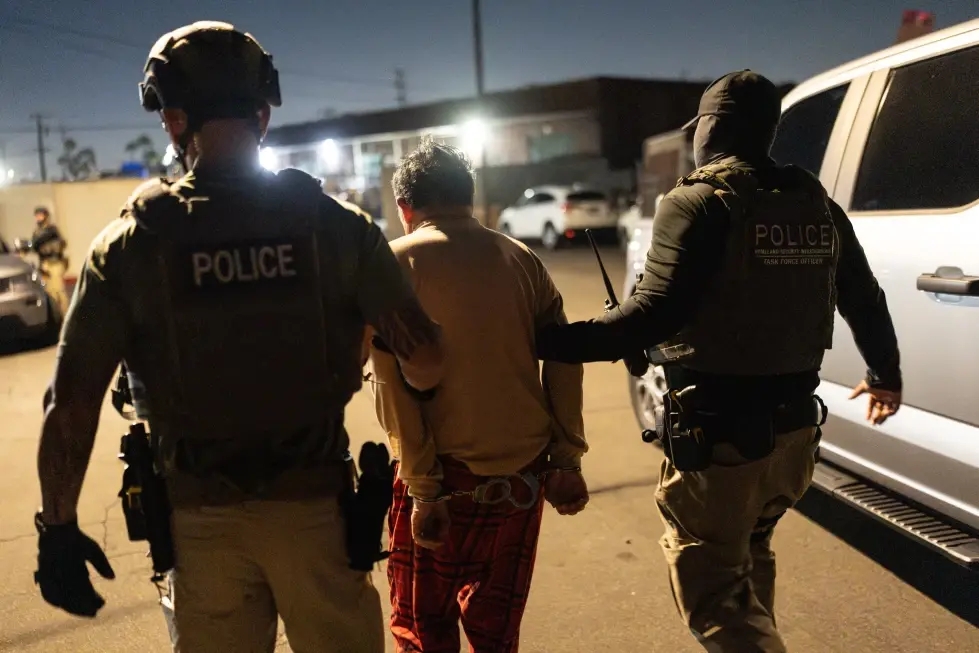 Arrestan a más de dos docenas de extranjeros en California por presunto voto ilegal antes de las legislativas