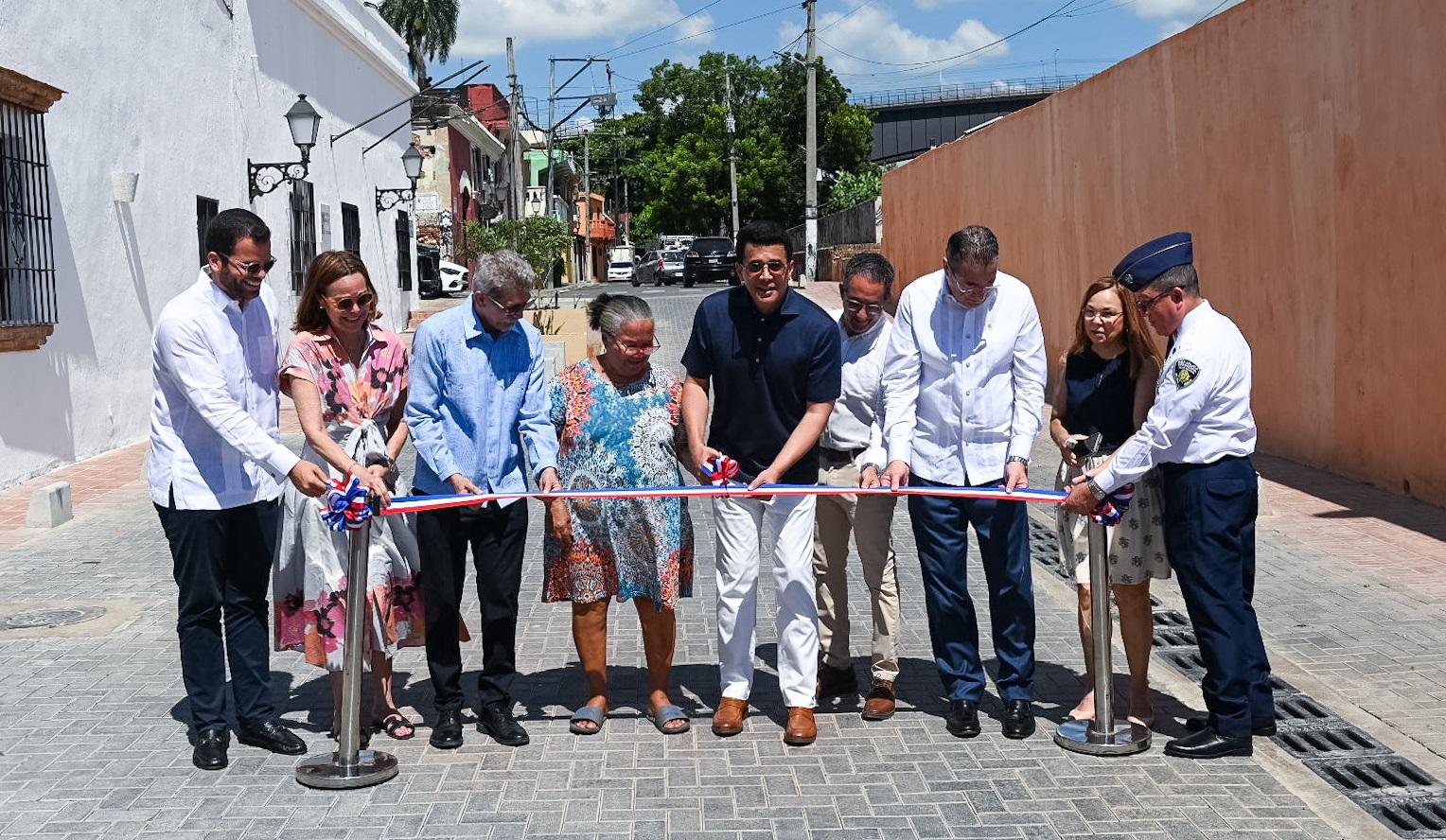 David Collado concluye entregas de calles intervenidas en Ciudad Colonial por 221 millones pesos.