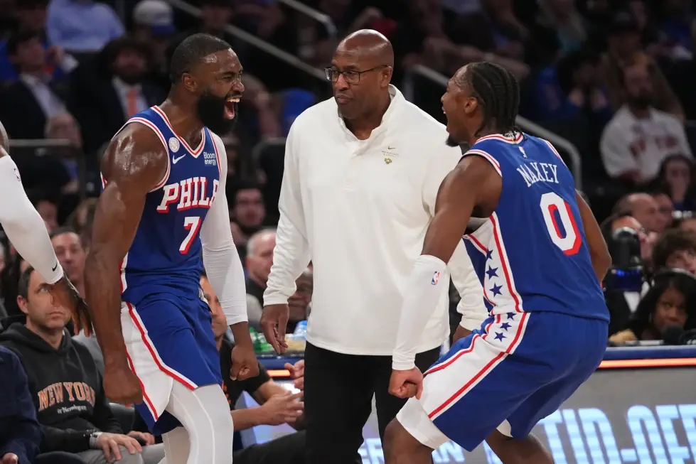 En primer juego de 76ers con LeBron y Brown superan 106-100 a Knicks campeones NBA
