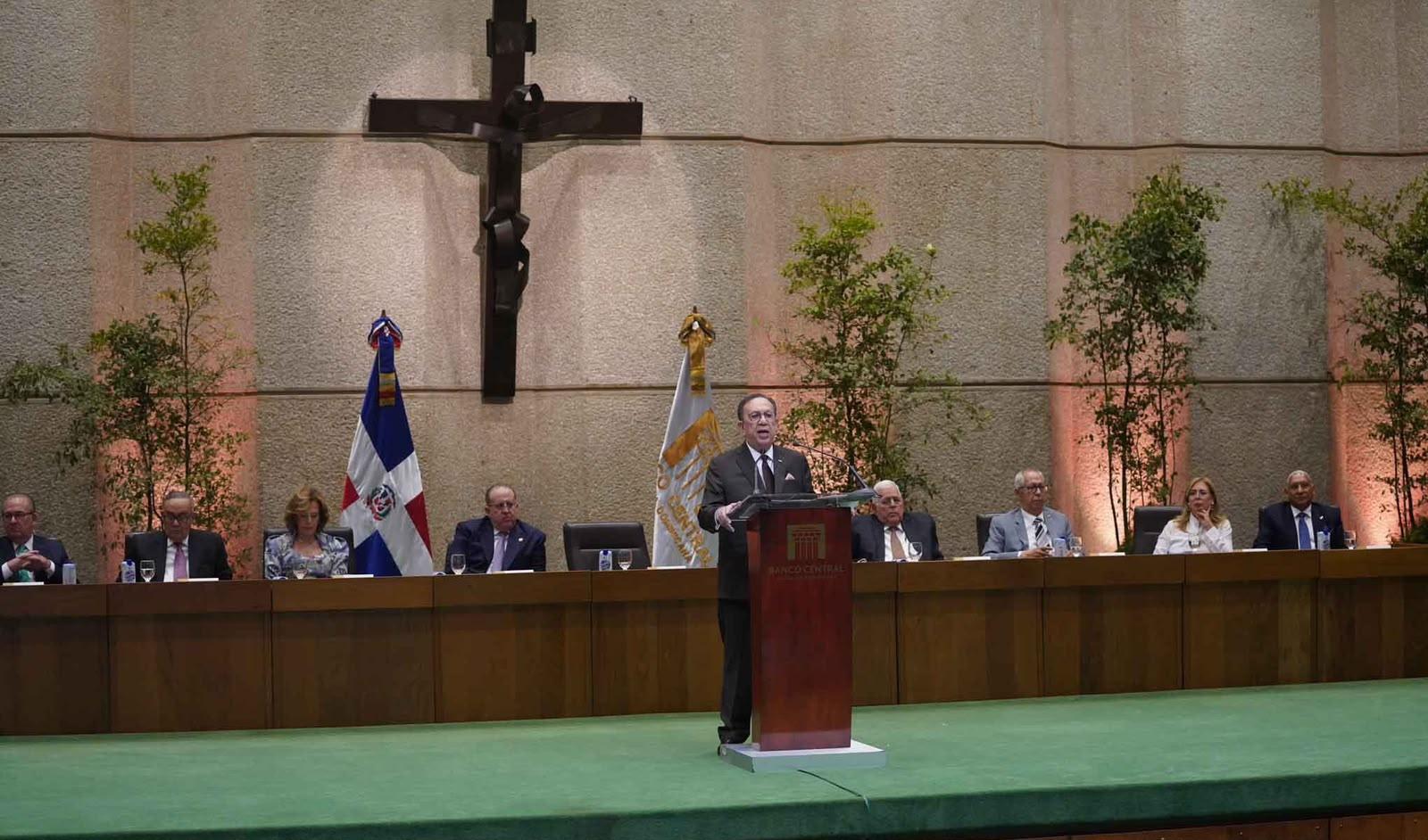 Valdez Albizu anuncia crecimiento de 4.6% hasta septiembre y pagos instantáneos para 2027