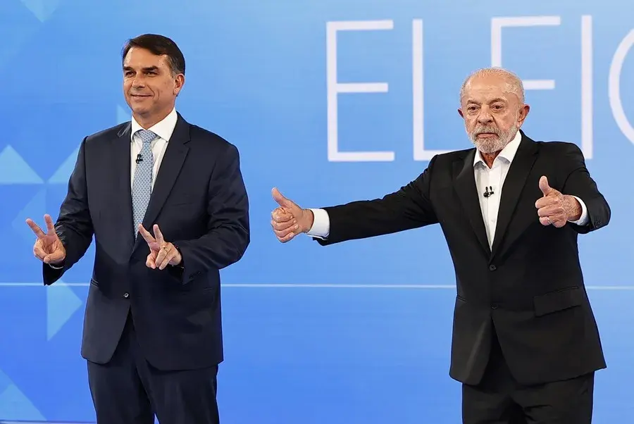 Flávio Bolsonaro y Lula se atacan por economía, seguridad y corrupción en el último debate antes de las elecciones de este domingo