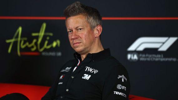 Checo Pérez mantiene el hambre de competir y está lejos del retiro, asegura jefe de Cadillac