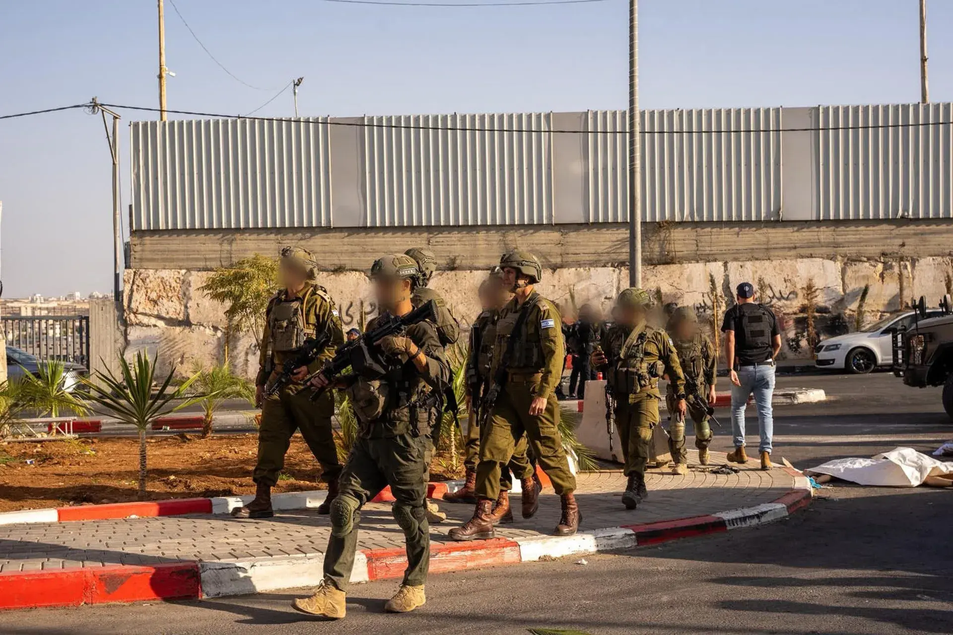 Israel desplaza a 1.600 palestinos de Hebrón y mantiene cerrada la ciudad