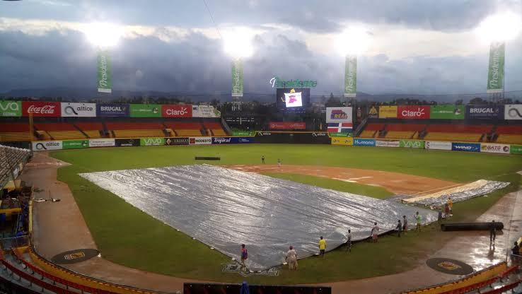 Lluvias dejan sin ganador la jornada del lunes: suspenden Estrellas-Águilas