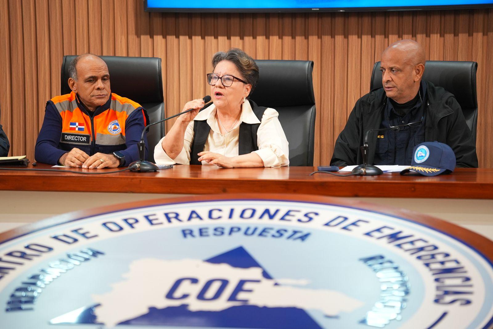 COE advierte riesgo de deslizamientos y prepara evacuaciones; lluvias disminuirían el viernes