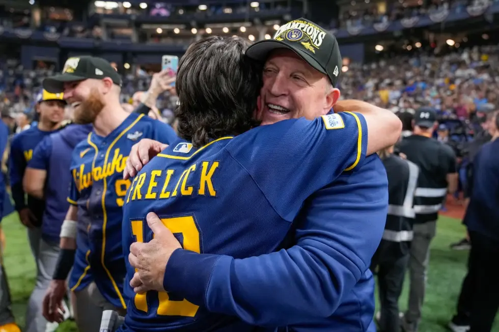 Encantador y gruñón, Pat Murphy guía a Cerveceros a su 1er título de la Serie Mundial