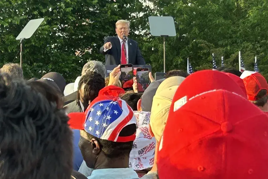 El 54 % de los latinos votará demócrata y solo un tercio apoya a Trump, según un sondeo