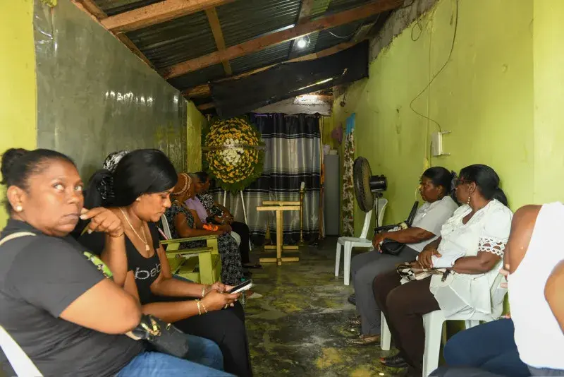 Ataque a tiros durante juego de “bettas” deja dos muertos y varios heridos en Boca Chica