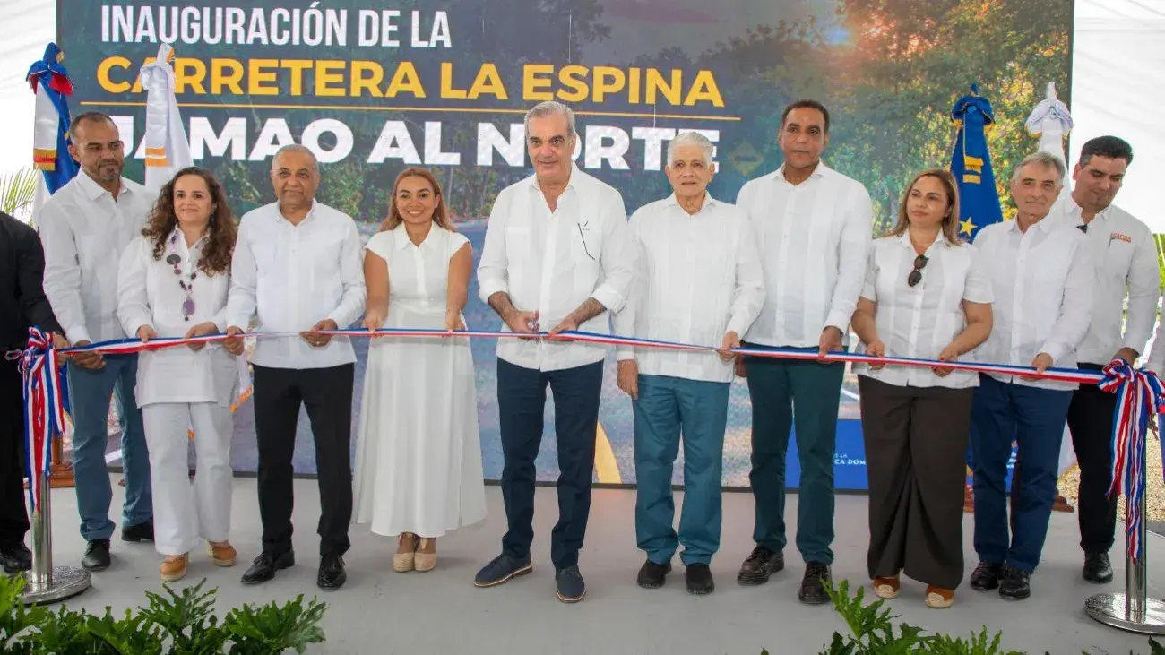 Abinader inaugura carretera Las Espinas, reclamada durante 36 años en Jamao al Norte