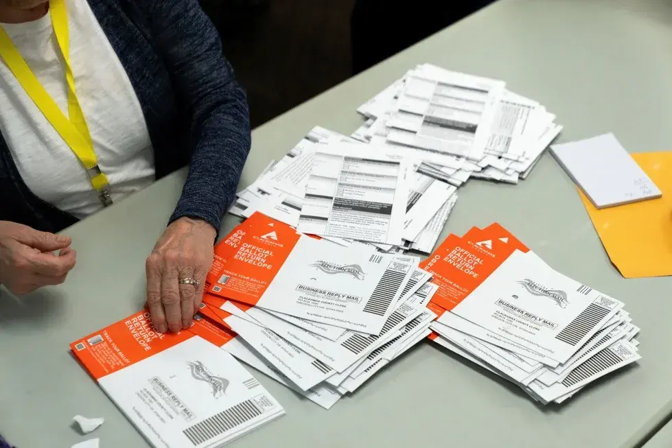 Corte Suprema frena por ahora restricciones de Trump al voto por correo antes de las elecciones legislativas