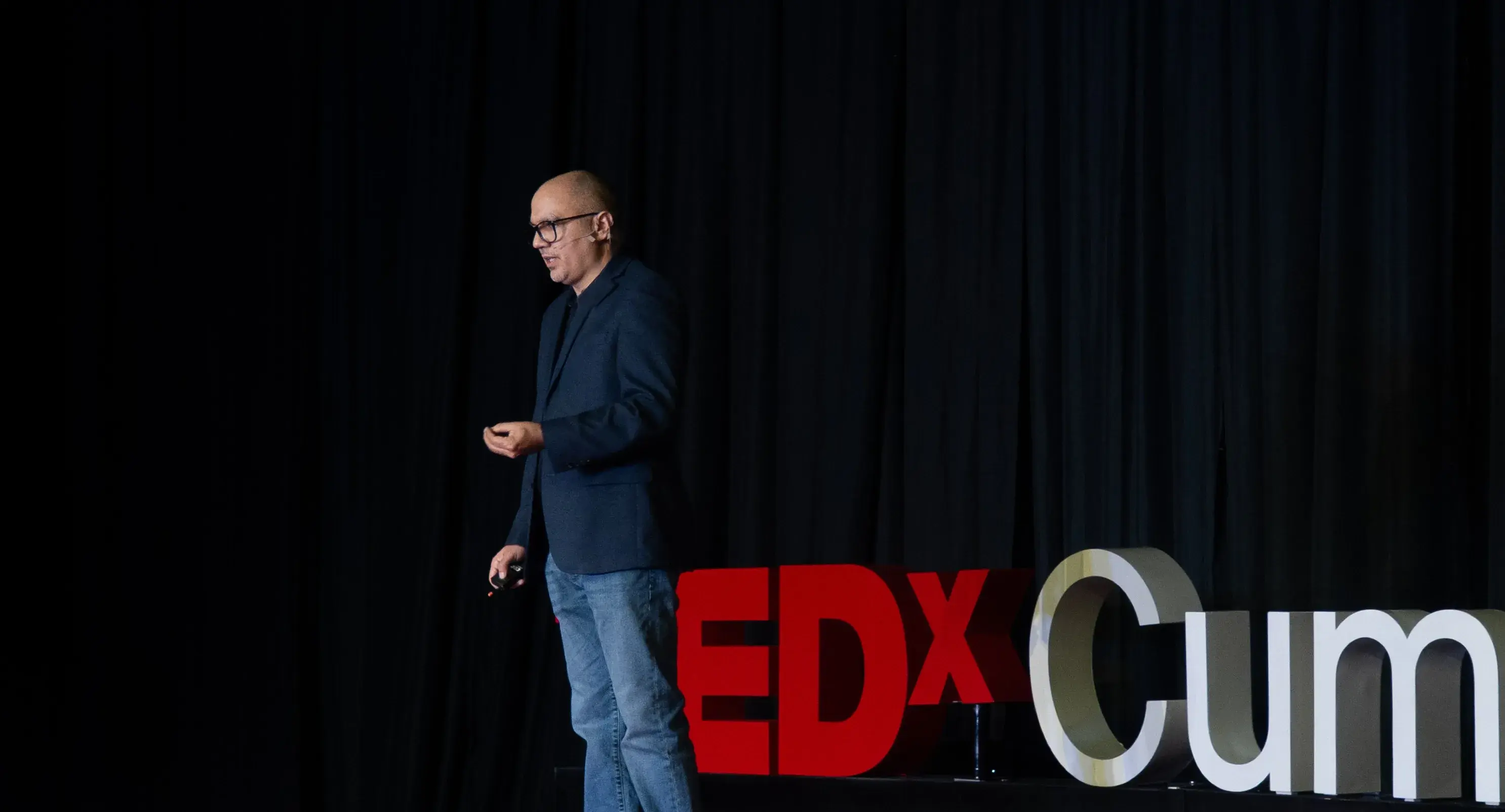 Chris Corcino plantea que la IA puede reducir la brecha educativa si se usa para enseñar a pensar