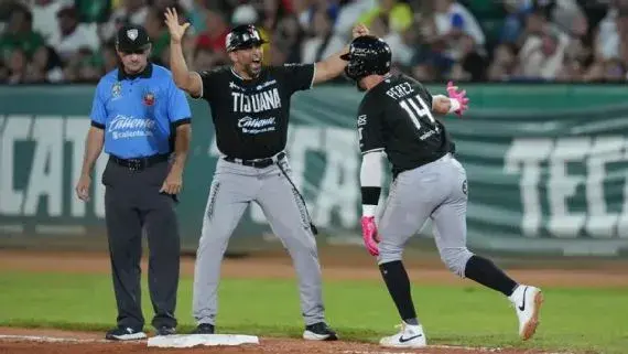 Toros vencen a Olmecas con dramática remontada y quedan a una victoria del título