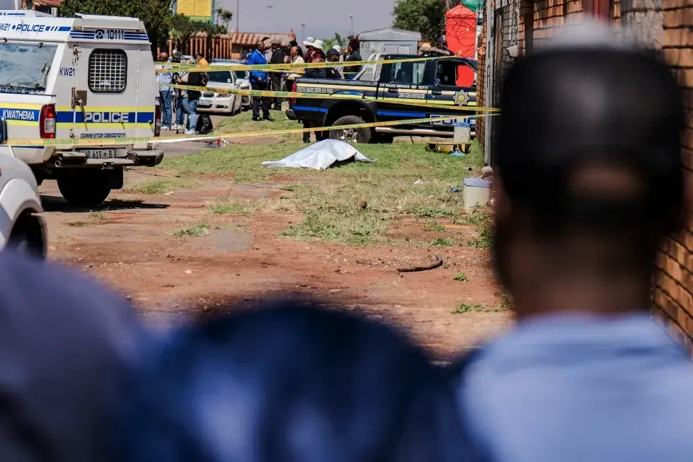 Hallazgo de una novena mujer aviva temor a un asesino serial en Sudáfrica