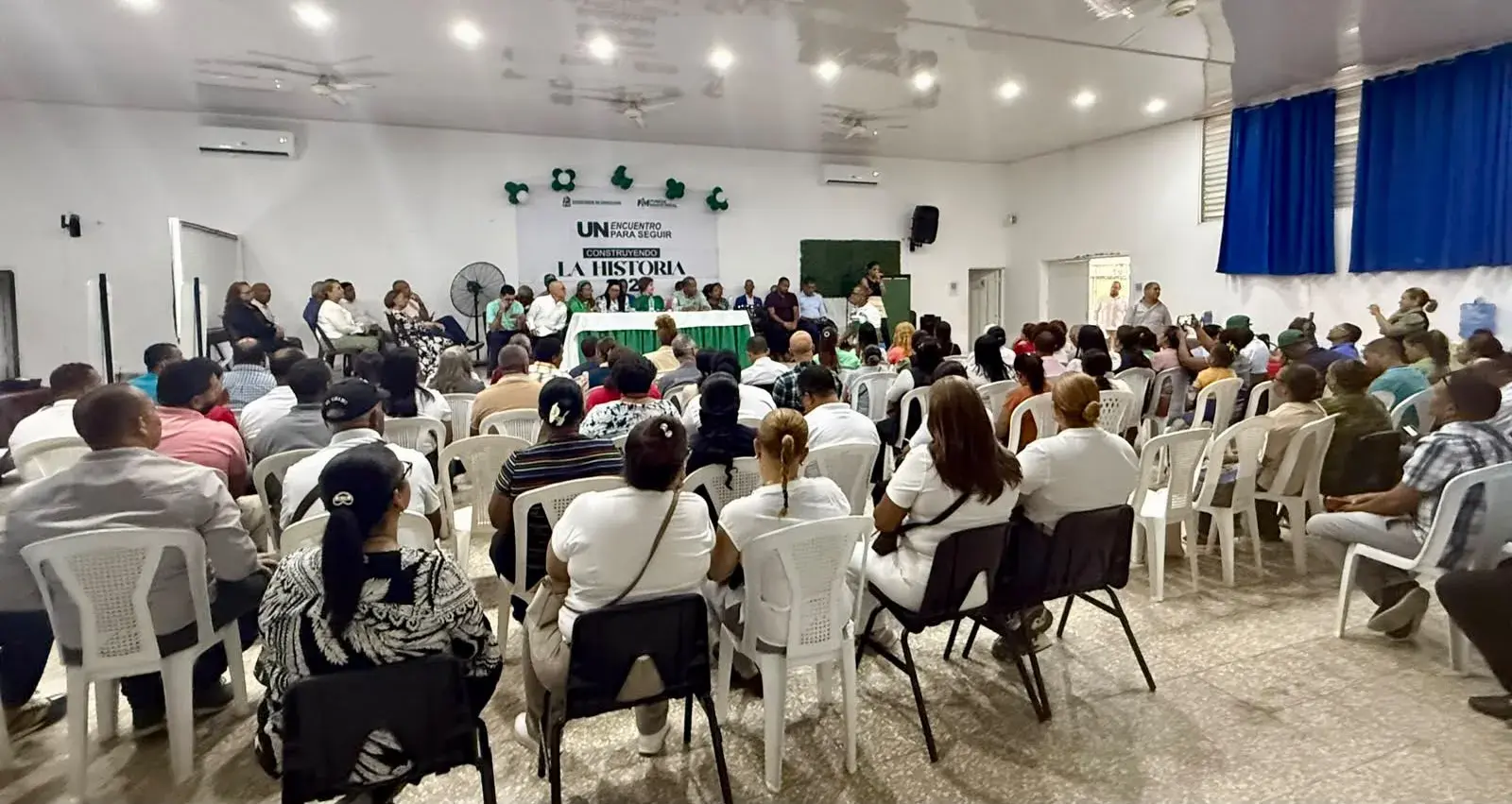 Josefina Pimentel encabeza asamblea en San Francisco de Macorís y juramenta maestros en la Fuerza del Pueblo