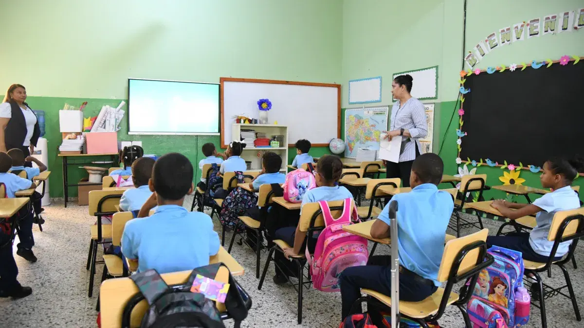 CREES advierte que mayor gasto educativo no garantiza mejores resultados: RD invierte más que varios países y sigue rezagada en PISA