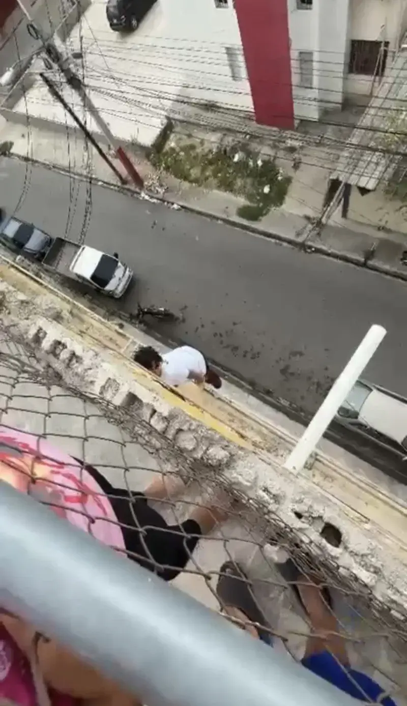 Estudiante permanece hospitalizada tras caer de un cuarto nivel en Santiago Oeste