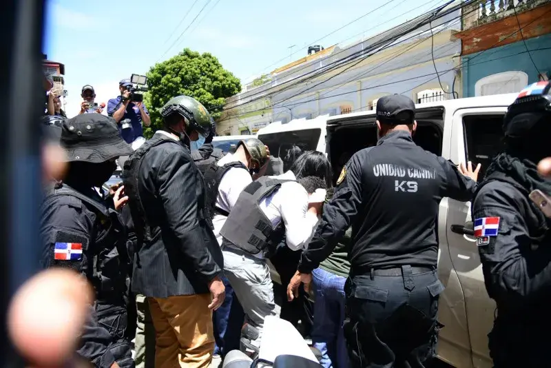 Ministerio Público ocupa 12 vehículos, armas, relojes de lujo y dinero durante allanamientos de Senasa 2.0-A