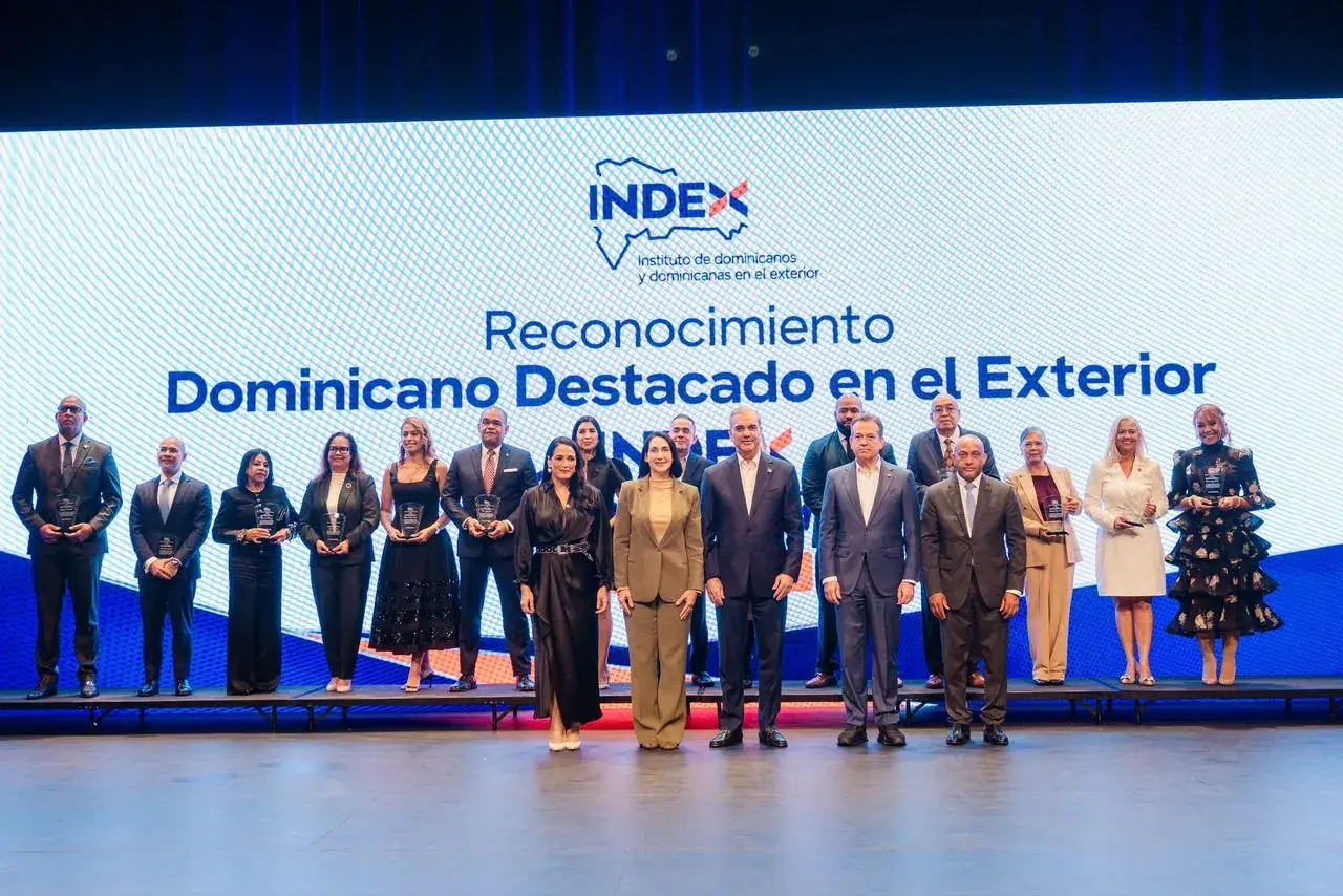 Abinader encabeza reconocimiento a 14 dominicanos destacados en Estados Unidos